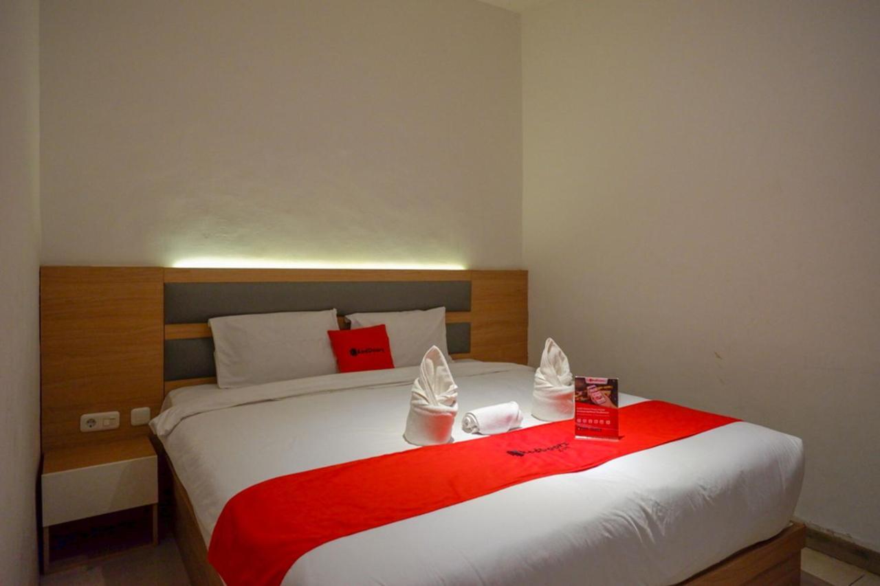 Reddoorz Plus @ Losari Makassar Eksteriør bilde