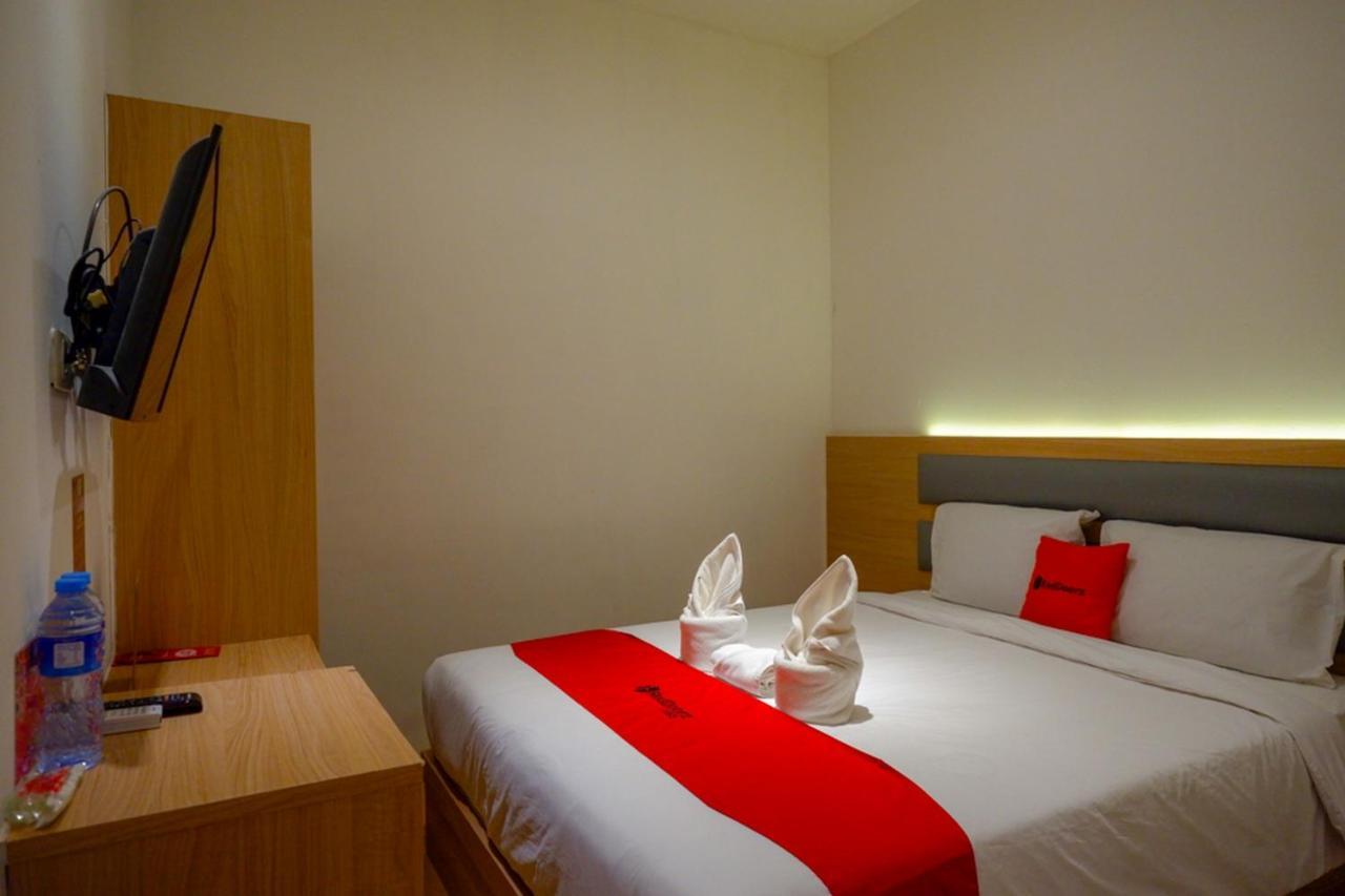 Reddoorz Plus @ Losari Makassar Eksteriør bilde
